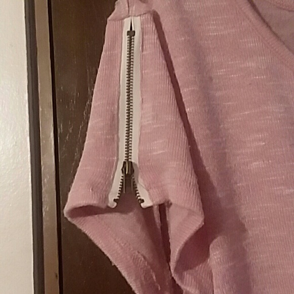 Tshirt - Picture 2 of 2